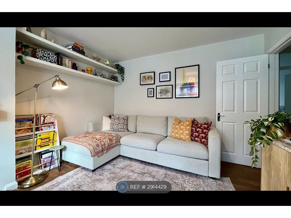 Property photo 3 of 12