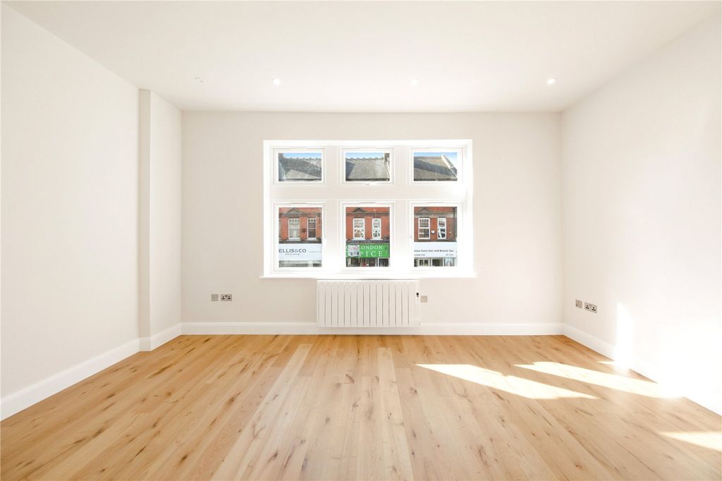 Property photo 3 of 14 Picture No. 12