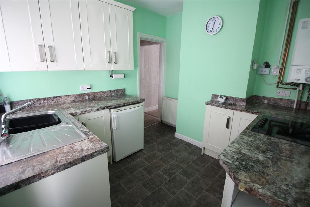 Property photo 2 of 11 Kitchen