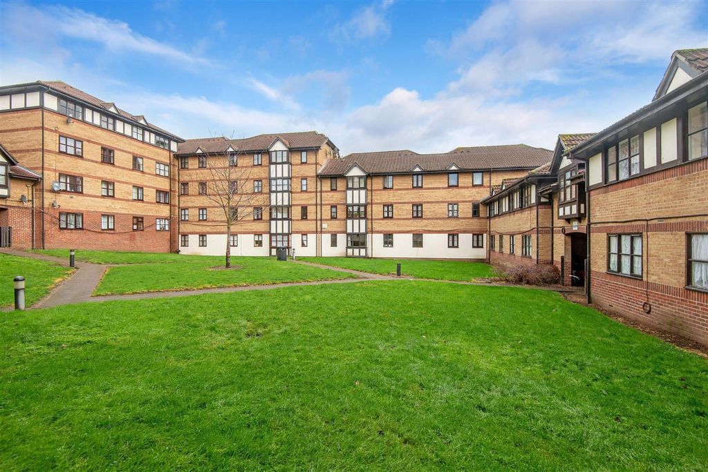 Property photo 2 of 9 53849 Hi Res (11).Jpg