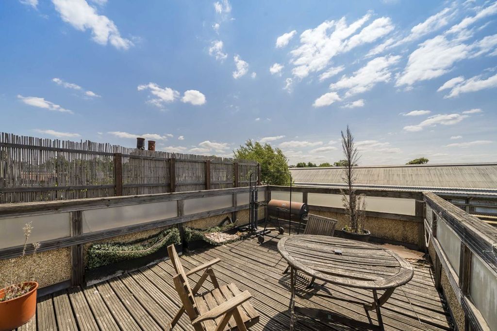 Property photo 2 of 6
