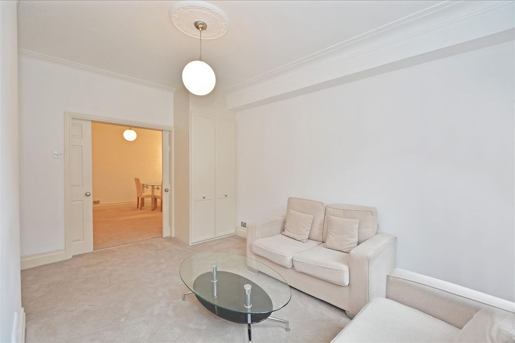 Property photo 3 of 8 71, 15 Portman Square-5.Jpg