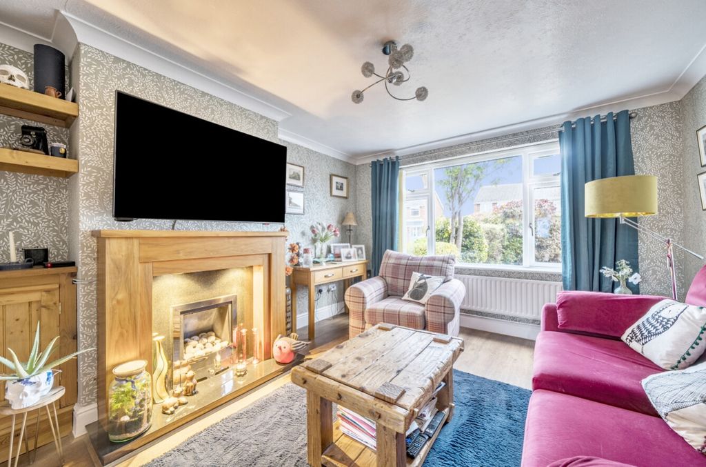 Property photo 2 of 25 1359640-22-68d6E4Fb35277