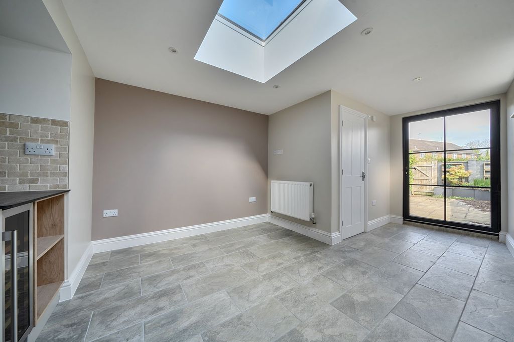 Property photo 3 of 16 Dining Space