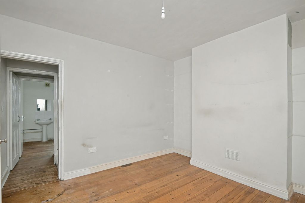 Property photo 3 of 23 6 Lindum Avenue, Lincoln, Lincolnshire, Ln2 5Jb