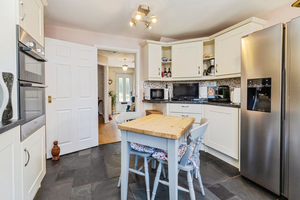 Property photo 3 of 25 Pbox-Img.Jpg