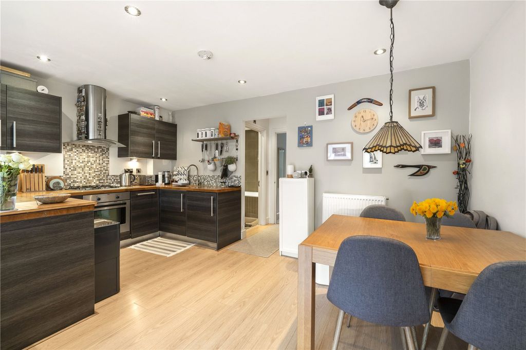 Property photo 2 of 8 Picture No. 13