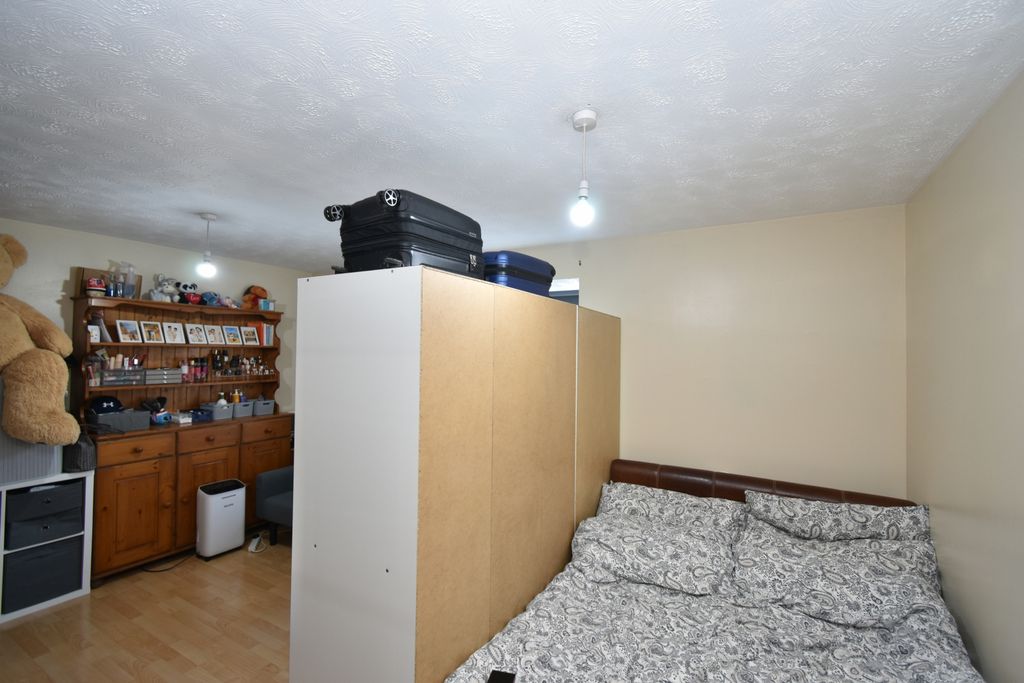 Property photo 3 of 5 Gallery