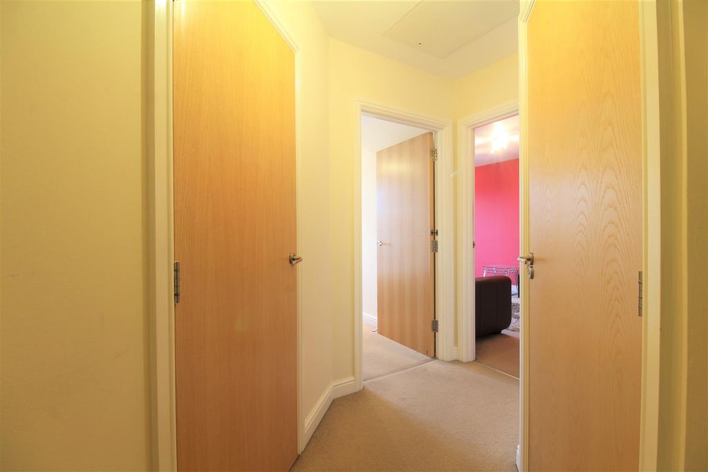 Property photo 2 of 9 2 Hallway.Jpg