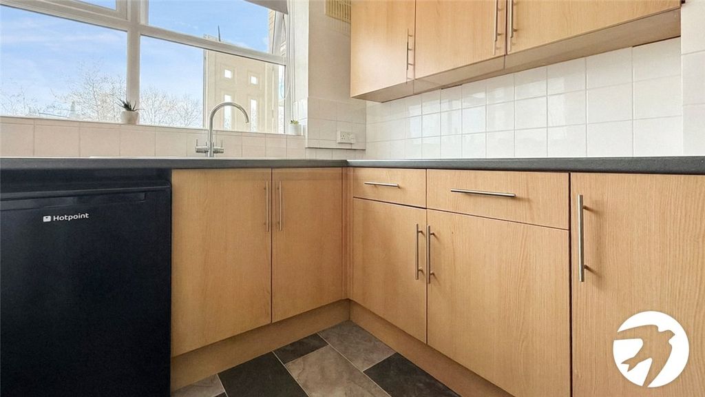 Property photo 2 of 6 Kitchen