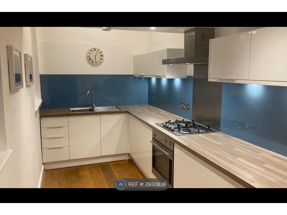 Property photo 3 of 8 Kitchen
