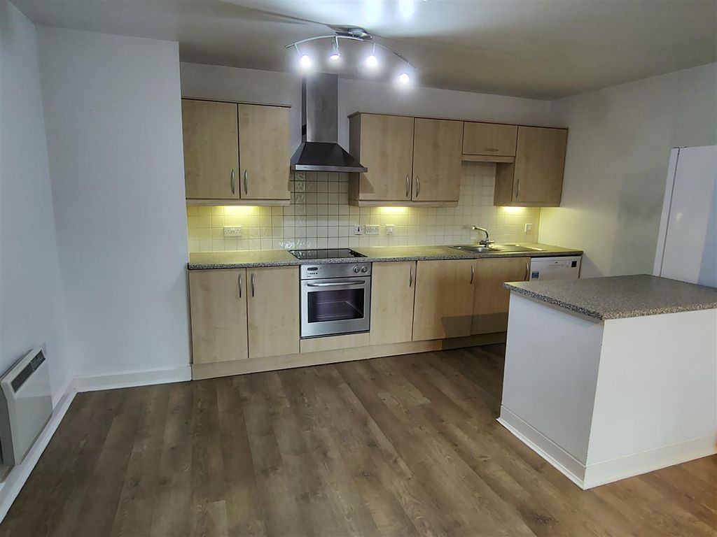 Property photo 3 of 11 Img_20251014_144429505_Hdr.Jpg