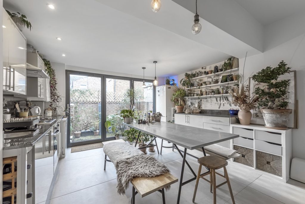 Property photo 2 of 8 930841 (8)