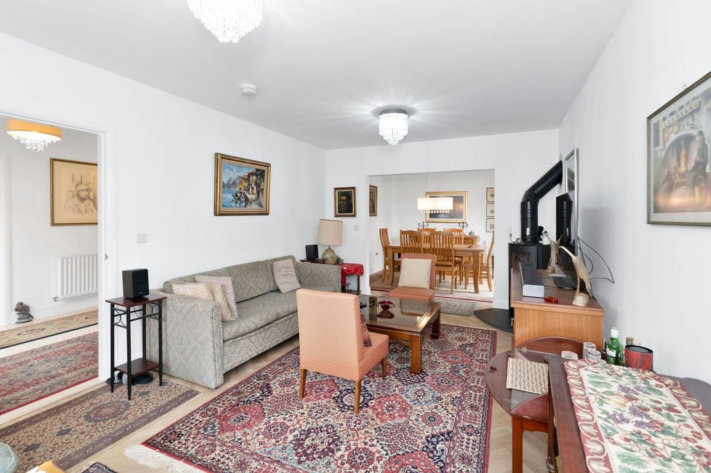 Property photo 3 of 41 Living Room