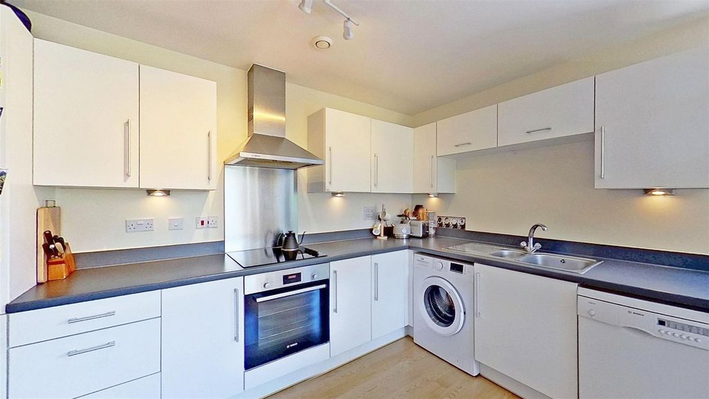 Property photo 3 of 15 Fleming-House-St-Georges-Grove-Sw17-07102025_18392