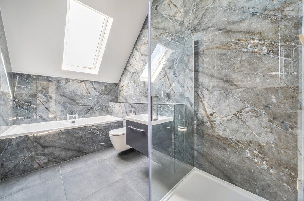 Property photo 3 of 23 Family Bathroom