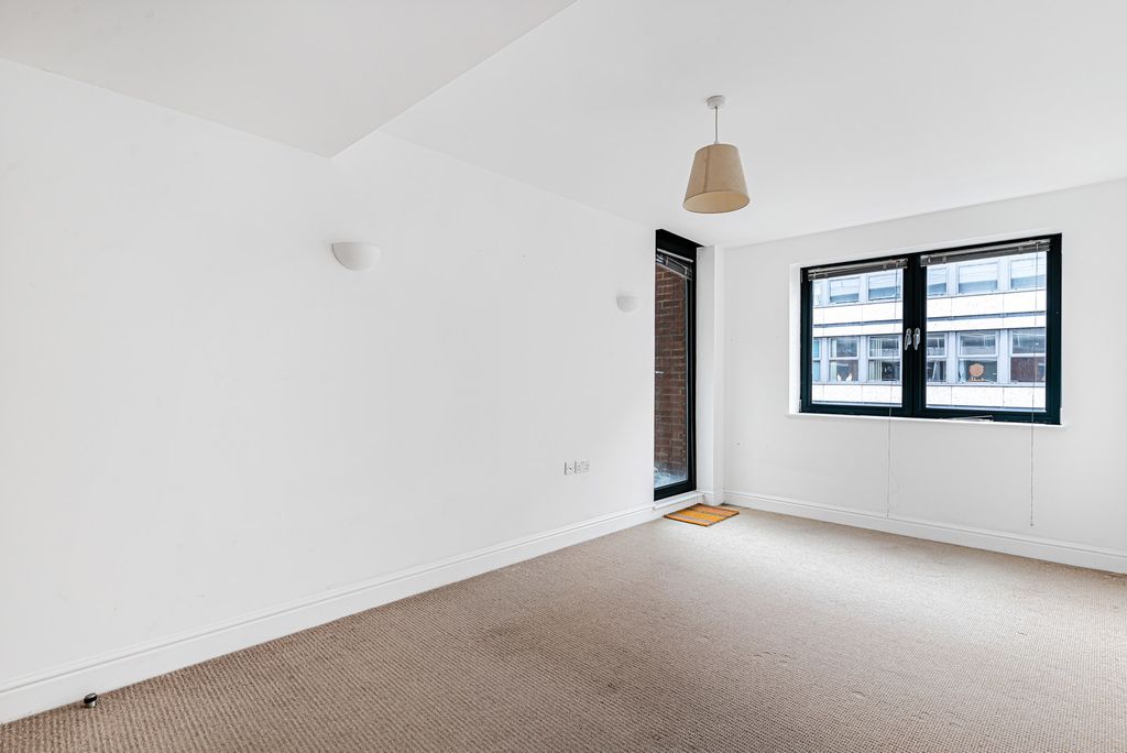 Property photo 3 of 16 Bedroom