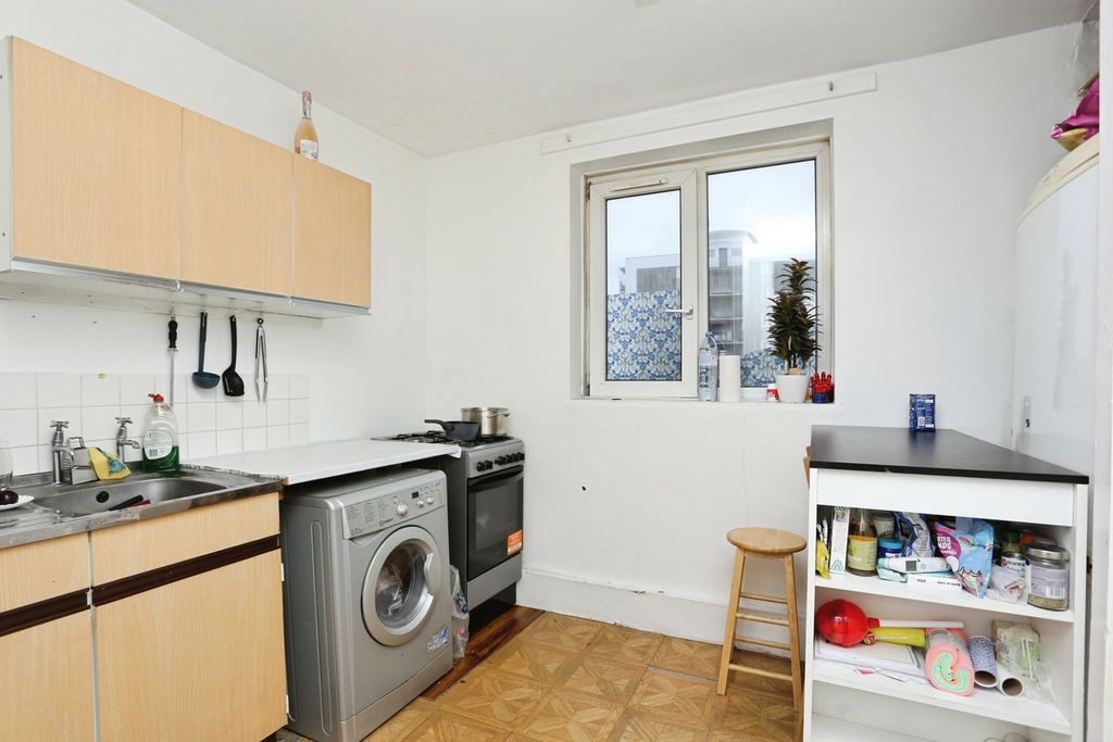 Property photo 3 of 11 Pbox-Img.Jpg