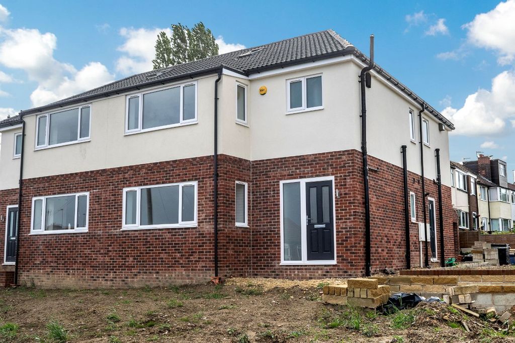 Property photo 1 of 35