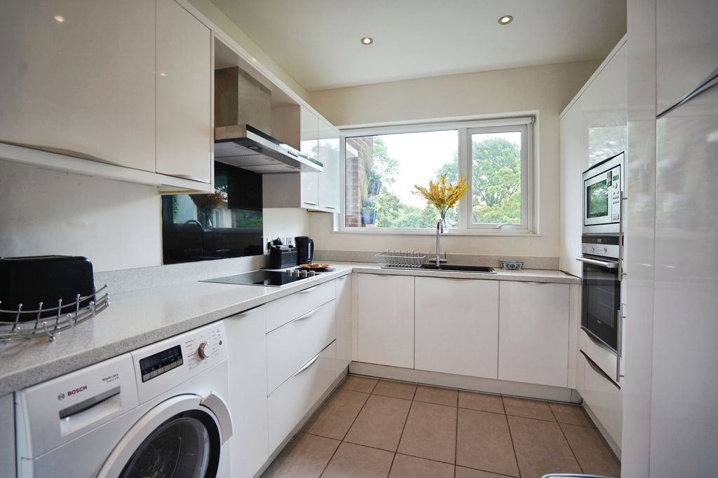 Property photo 3 of 23 Kitchen