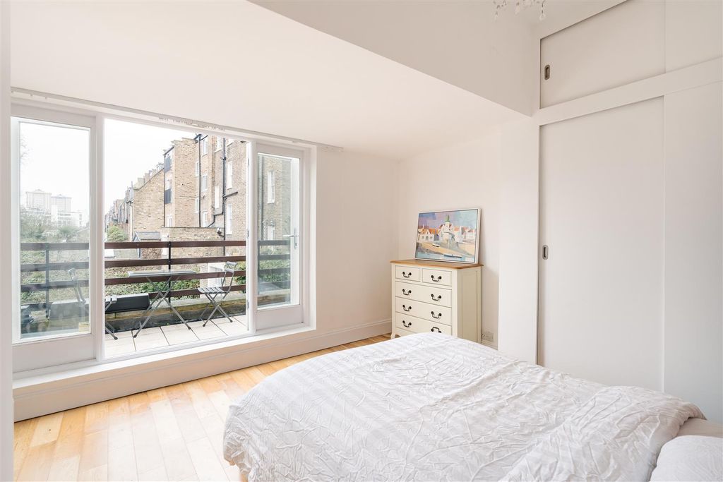 Property photo 3 of 14 Delancey_Street-10.Jpg