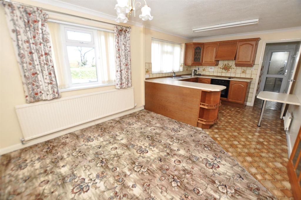 Property photo 2 of 18 Kitchen/Dining Room