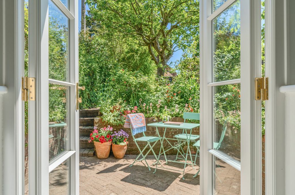 Property photo 2 of 17 1290581-39-682761...