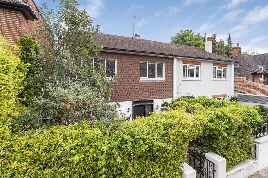 Property photo 1 of 8