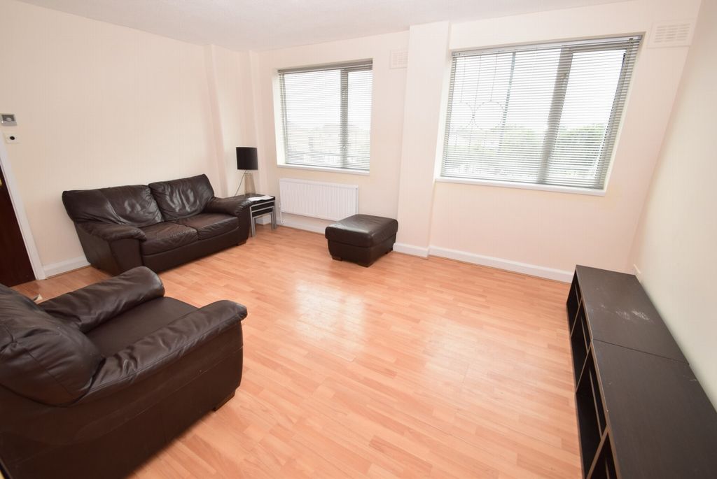 Property photo 2 of 11 Lounge