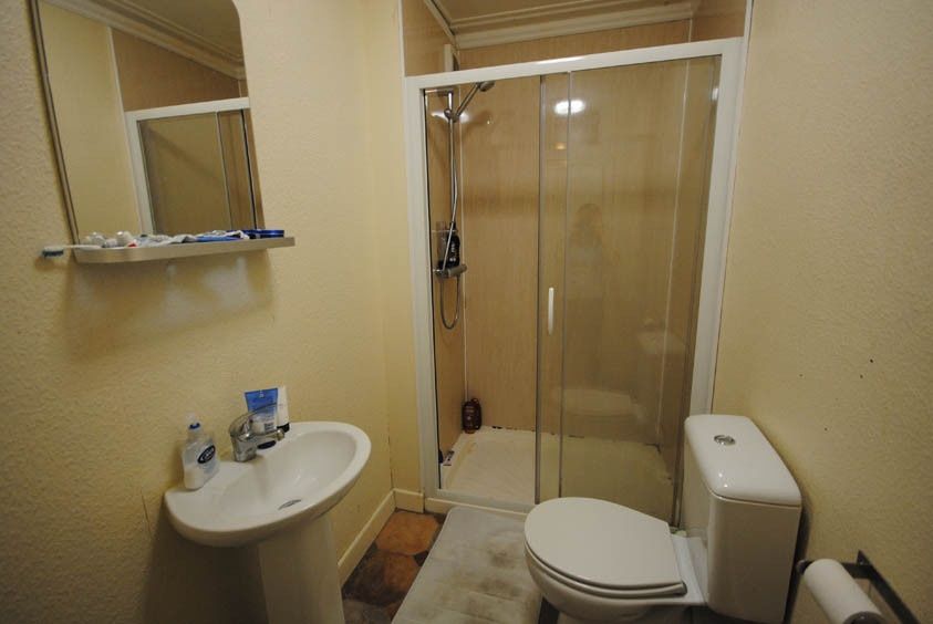 Property photo 2 of 10 A Clean And Well-Maintained Bathroom With A Shower...
