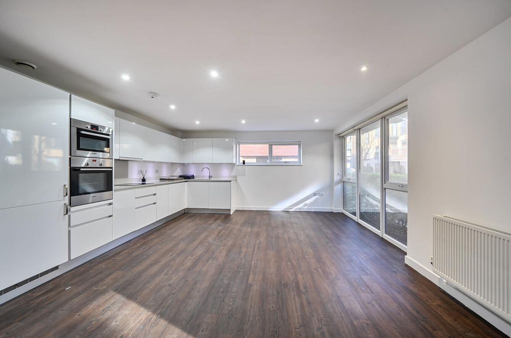 Property photo 2 of 17 Davidson Frost-Wellings, Dfw, Clement Court, Stanm