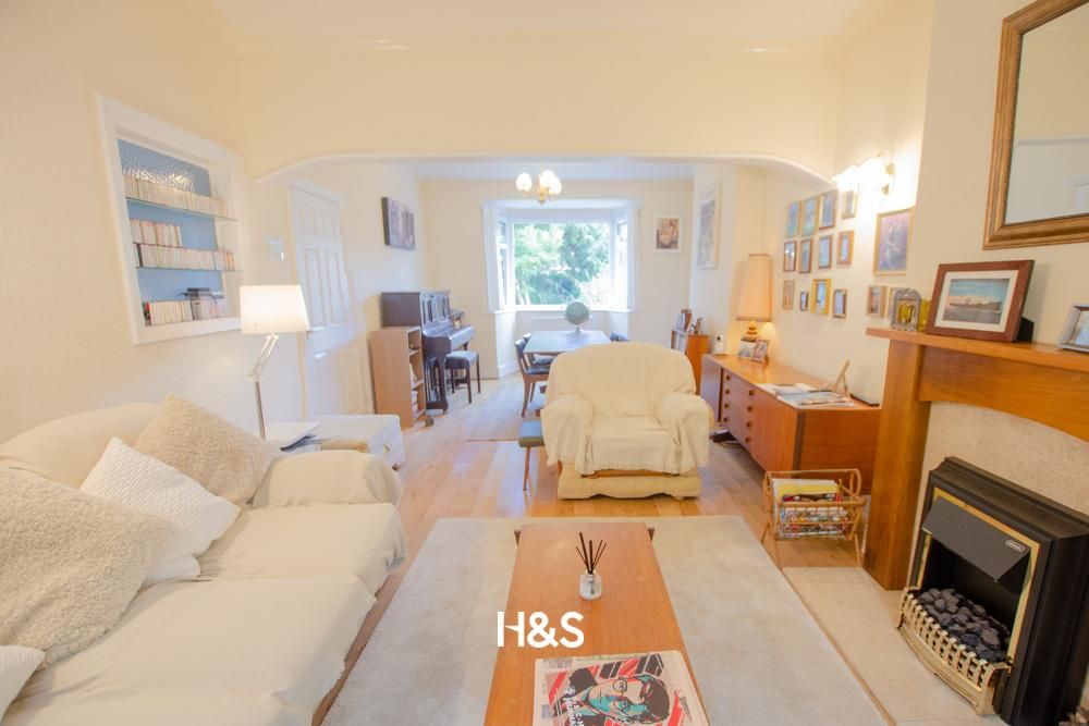 Property photo 3 of 17 113 Burman - Lounge1.Jpg