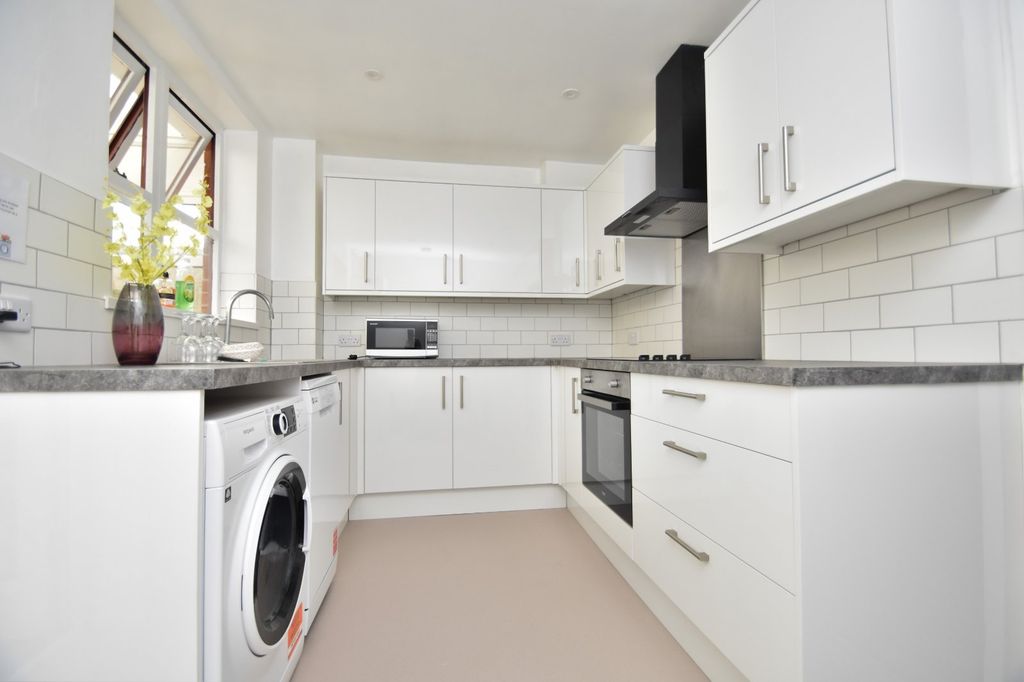 Property photo 2 of 11 Picture No. 10