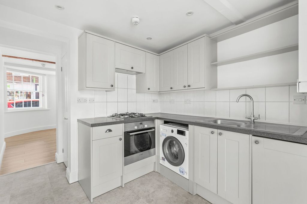 Property photo 3 of 10 Kitchen