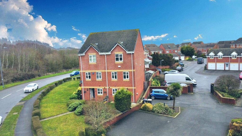 Property photo 1 of 32