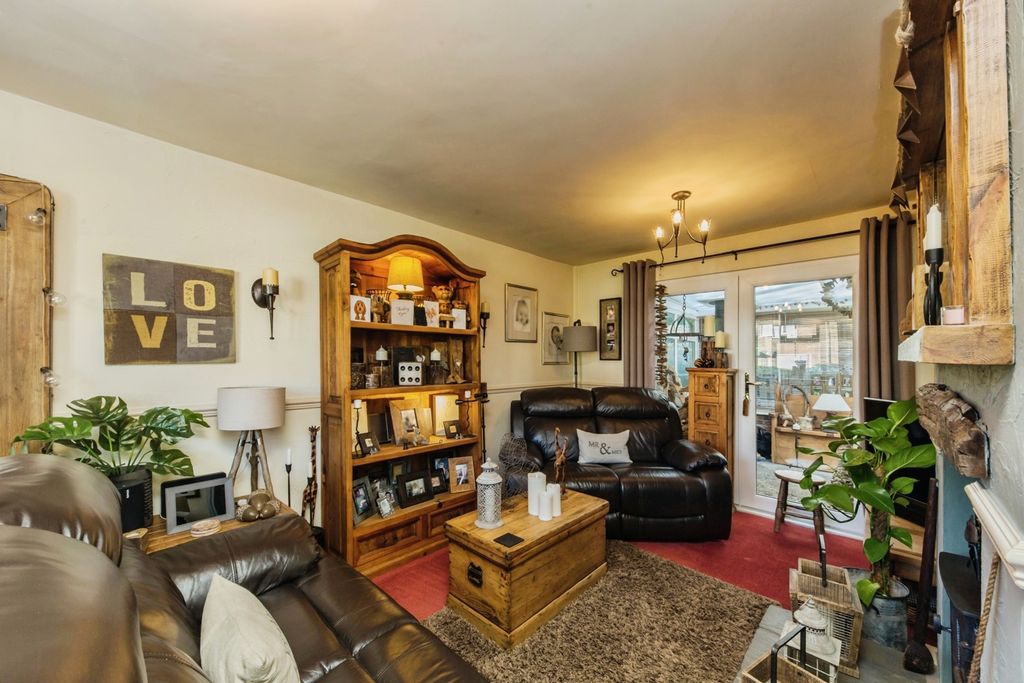 Property photo 2 of 17 Photo