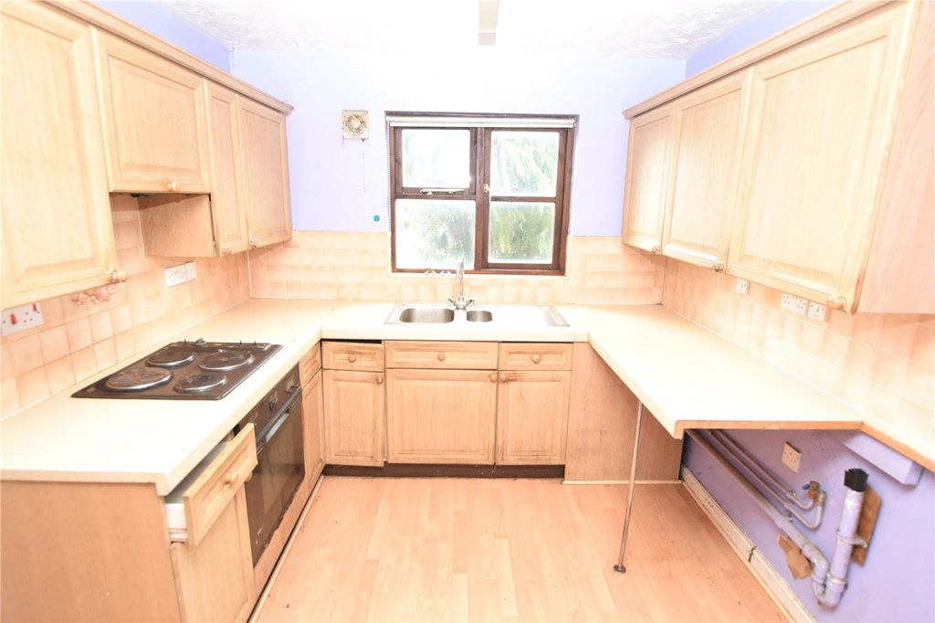 Property photo 2 of 9 Kitchen