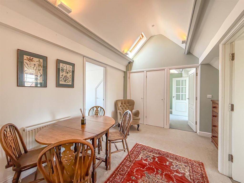 Property photo 3 of 14 8.Jpg