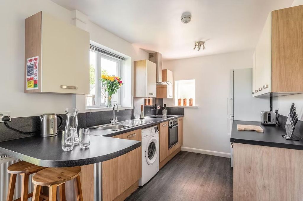 Property photo 1 of 17 Kitchen