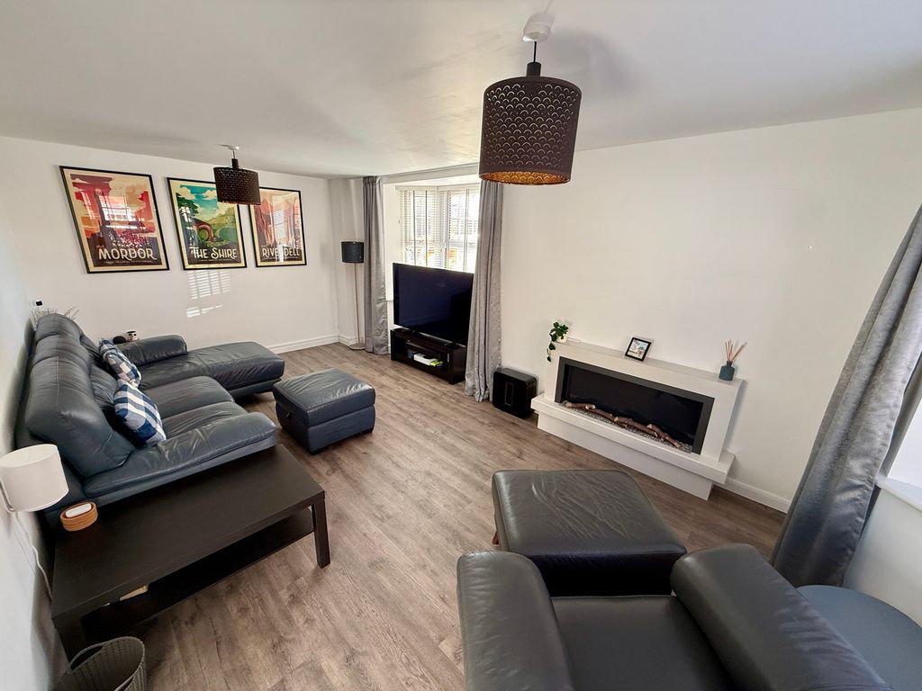 Property photo 2 of 17 Living Room 1