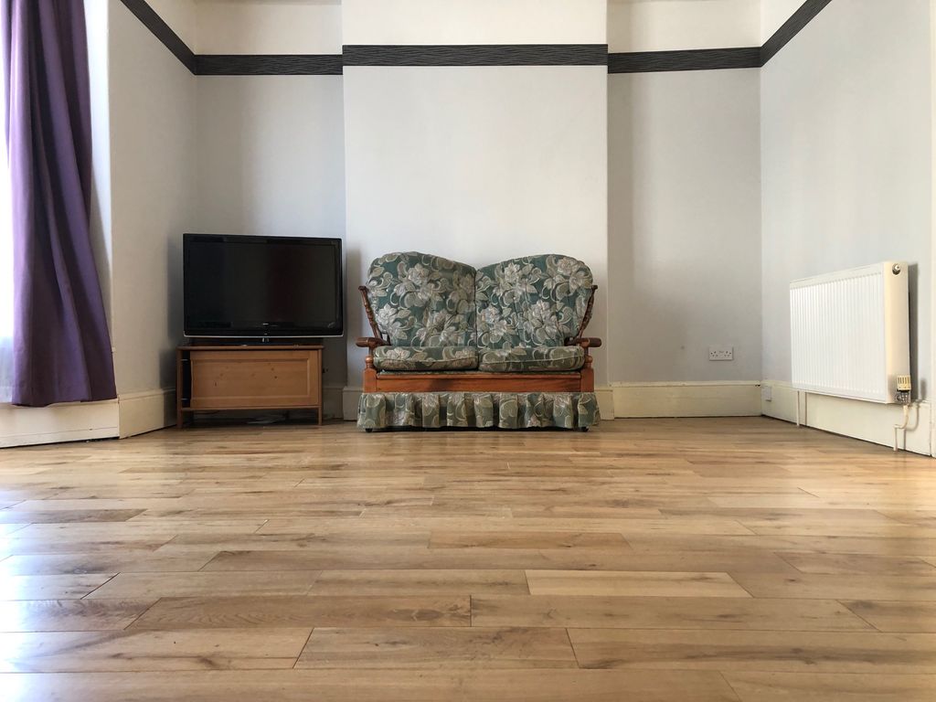 Property photo 3 of 9 Living Room