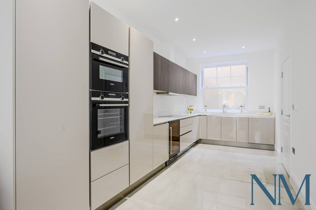 Property photo 3 of 21 Gallery