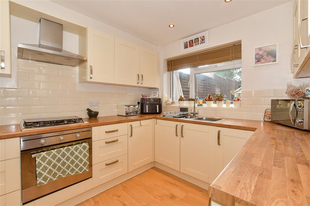 Property photo 2 of 12 Kitchen