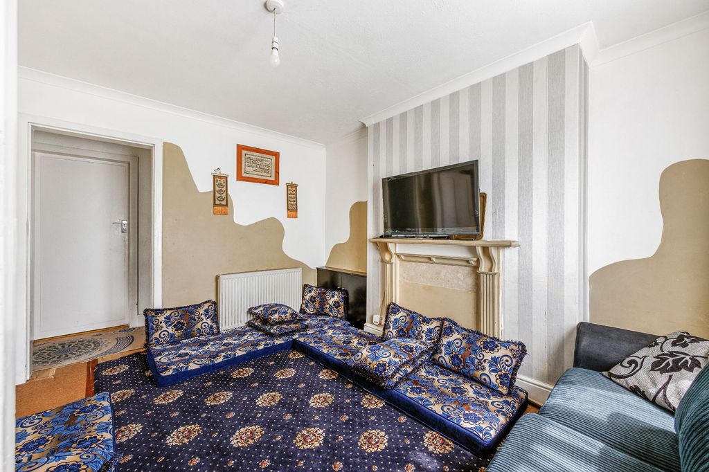 Property photo 2 of 6