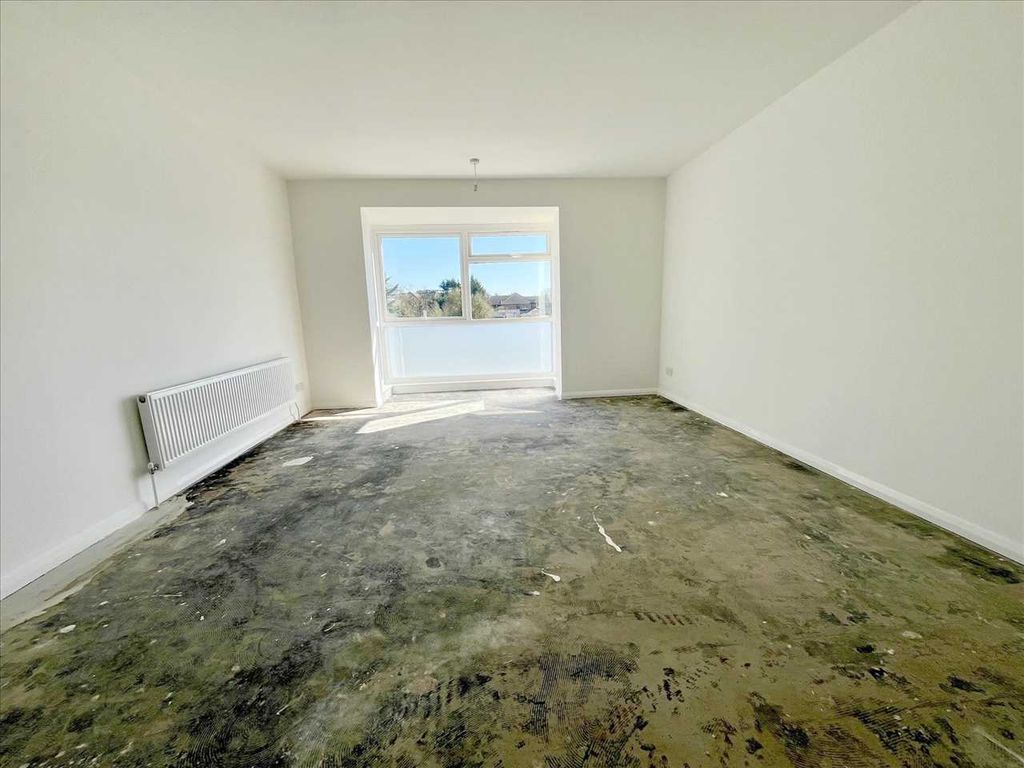 Property photo 2 of 7 Lounge/Dining Room