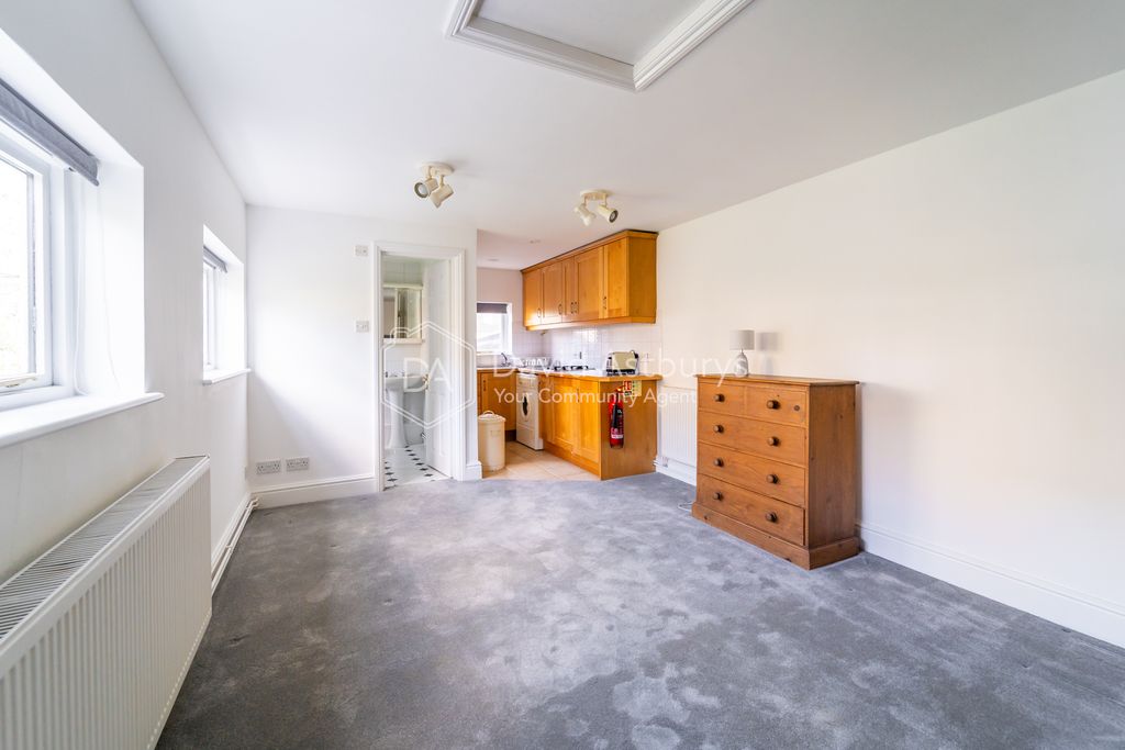 Property photo 2 of 9 Ndb05687