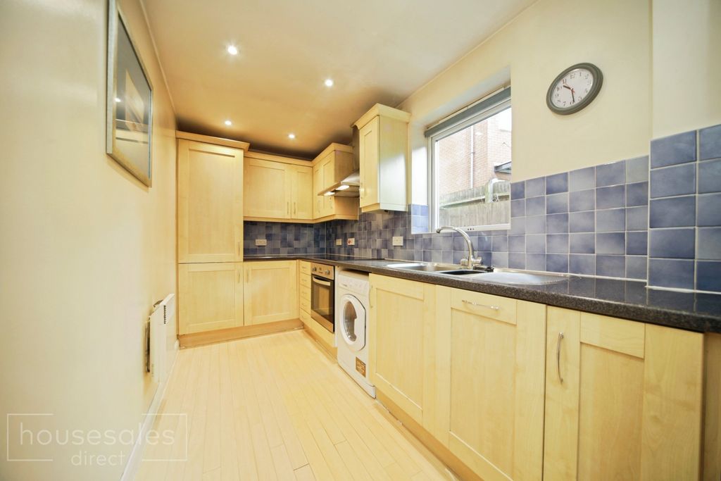 Property photo 2 of 10