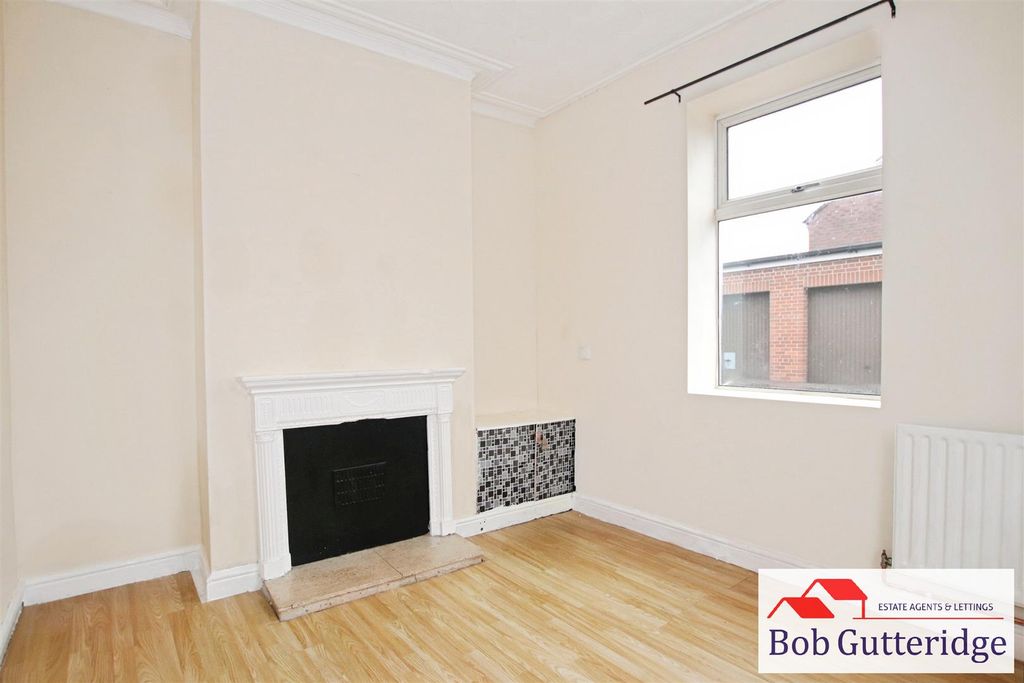 Property photo 2 of 17 Lounge