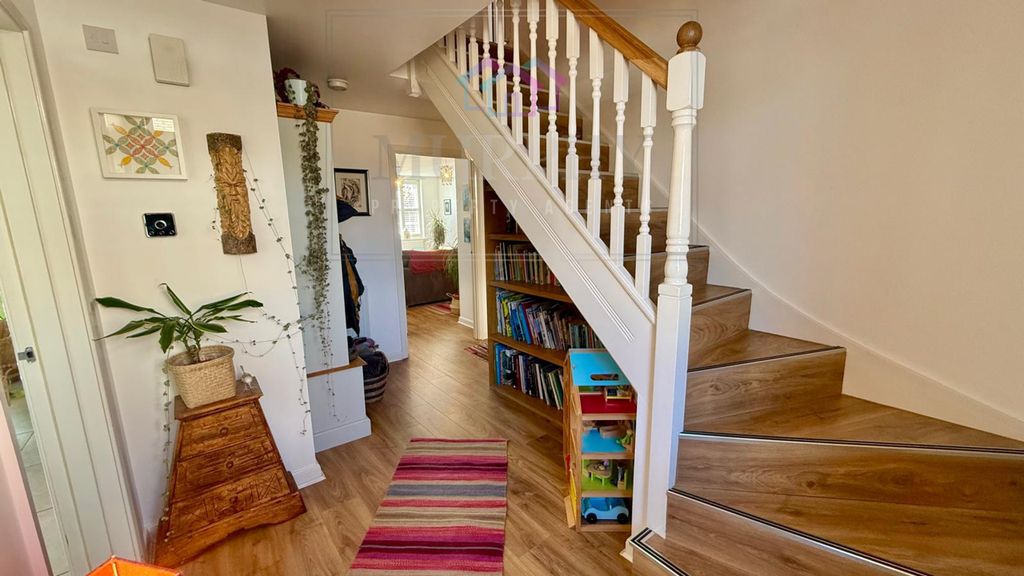 Property photo 3 of 26 Hallway.Jpeg