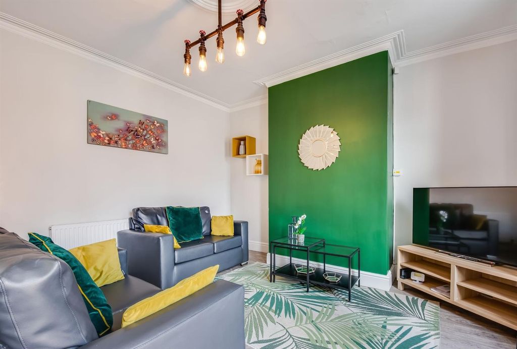 Property photo 1 of 13 Bright Lounge With Stylish Green Feature Wall...